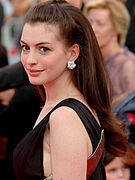 Anne Hathaway (Selina Kyle)