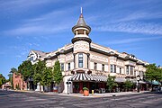 Das Morehead Building aus dem Jahr 1900 liegt im Herzen von Downtown Chico. Es ist nach dem Unternehmer und Bankier James Franklin Morehead (1870–1954) benannt.