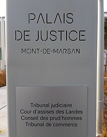 Enseigne du nouveau palais de justice de Mont-de-Marsan, ouvert en 2021