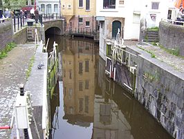 Donkere sluis Gouda, mei 2004.