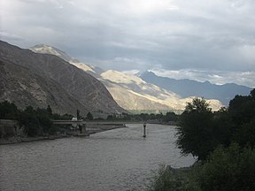 Gilgito upė ties Gilgito miestu