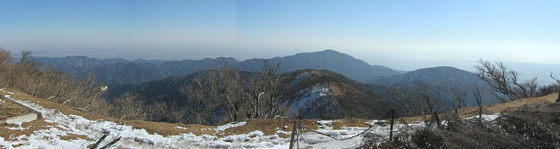 塔ノ岳山頂から東側の眺望（2007年2月撮影）