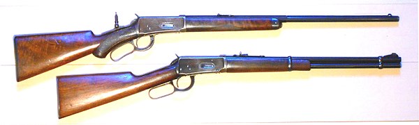 Winchester Mod 1894, oben Luxus-Rifle mit Pistolengriff, unten Karabiner