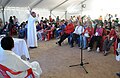 Servicio religioso realizado en el Campamento Esperanza.