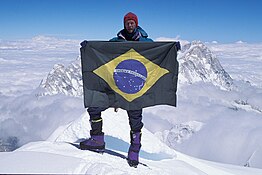 Waldemar Niclevicz no cume do Everest em 1995.