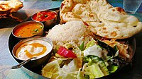 Thali chay Bắc Ấn truyền thống với nhiều cà ri từ Ấn Độ. Các món cà ri khác nhau được tìm thấy trên khắp Nam Á.