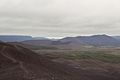 Vue sur un cratère similaire derrière le volcan