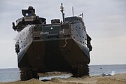 着上陸したAAV7（05JX）