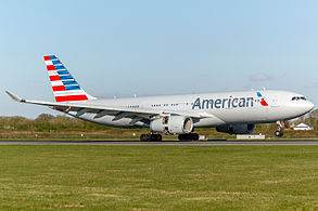 Airbus A330-200 prihaja na Manchester Airport