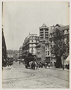 La rue Monge devant l'église Saint-Nicolas-du-Chardonnet vers 1890.