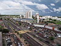 De hoofdstraat Avenida Colares Moreira in São Luís