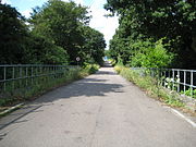 Det tidligere jernbanesporet til jernbaneselskapet Great Northern Railway, som ble stengt i 1964. Utsyn fra Dean's Lane i østlige Edgware