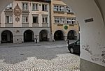 Hochwassermarke der Ill vom 15. Juni 1910 in einem Laubengang am Marktplatz in Feldkirch