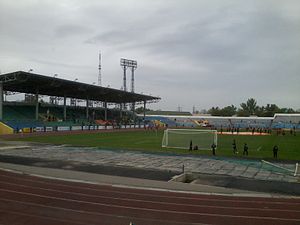 Das Schachtjor-Stadion vor der Nordtribüne gesehen (2013)