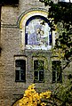 Майоликовое мозаичное панно с изображением Иверской Божией Матери на стене церкви лечебницы Вредена. Санкт-Петербург. Изготовлено в 1906 г. в Лондоне фирмой Дультона