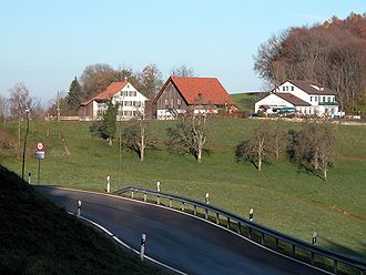 links Restaurant Chusperhüsli, rechts Restaurant Buchenegg.