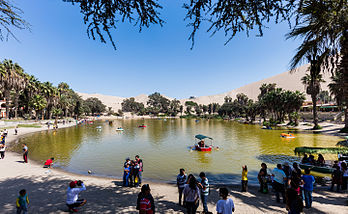 L'oasis d'Huacachina, au Pérou. (définition réelle 7 550 × 4 638)