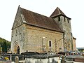 L'église entourée du cimetière.