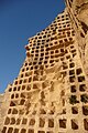 Pigeonnier troglodytique aux Baux-de-Provence, XIe siècle, avec ses boulins.