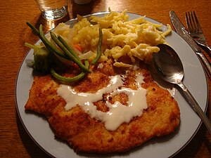 Putenschnitzel paniert mit Spätzle