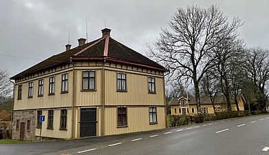 A. Hedenlund & Co vin- och spirituosahandel sedd från Svenljungavägen.