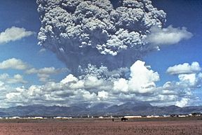 Die uitbarstingskolom van die berg Pinatubo op 12 Junie 1991, drie dae voor die kritieke uitbarsting.