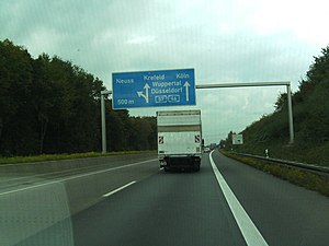 Linksausfahrt der ehemaligen B 1 vor dem Autobahnkreuz Neuss-West