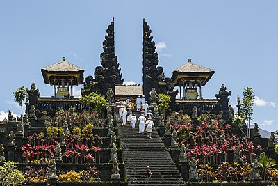 Pura Besakih merupakan salah satu komplek Pura yang berada di Pulau Bali dan memiliki Pura Terbesar di Indonesia bernama Pura Penataran Agung.