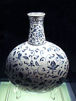 Jarro azul y blanco, Jingdezhen, emperador Yongle Ming (1403-1424).