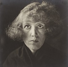 Schwarzweißaufnahme der Hellseherin Claire Reichart aus dem Jahr 1926