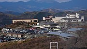 駅遠景。早雲山方面は旧駅舎（2009年1月）