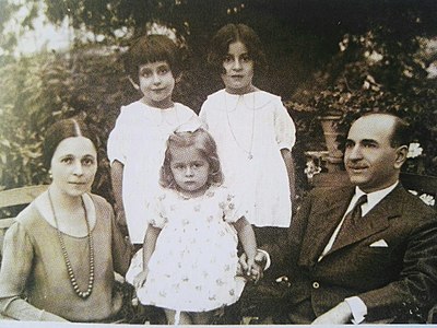 Luigi Serra e la sua famiglia a Villa Serena in Ancona, 1931