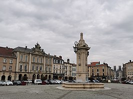 Place Duroc, een driehoekig plein met arcaden