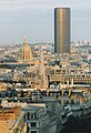 A Tour Montparnasse az Arc de Triompheról fotózva