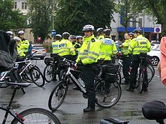 Policiers à Brighton (Royaume-Uni).