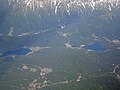 空撮した木崎湖（左）と青木湖（右）