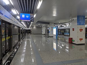石新路站5号线站台（车站编号信息已过时）
