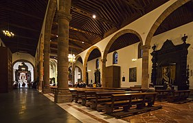 Vista oblicua del interior del templo.