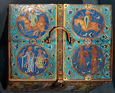 Romanesque medallions on the lid of a casket of courtly love, c.1180, champlevé enamel om gilded copper, British Museum, London[9]