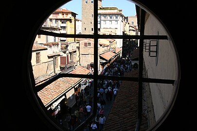 Passage au-dessus du Ponte Vecchio, vu d'une fenêtre