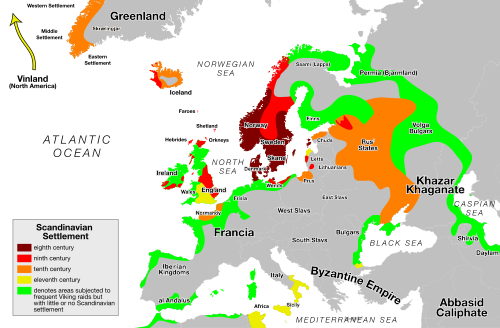 Die englisch beschriftete Karte zeigt Gebiete skandinavischer Besiedlung in unterschiedlichen Farben je nach Jahrhundert, beginnend mit dem südlichen Teil der skandinavischen Halbinsel im achten Jahrhundert; Grönland kommt im zehnten Jahrhundert hinzu.