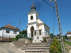 Zajk, kápolna és világháborús hősi emlékmű