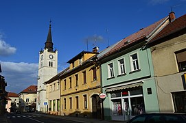 Cerkev sv. Petra in vzhodni stavbni niz Ulice Staneta Rozmana