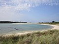 La plage du Guillec (rive droite de l'estuaire du Guillec), vue depuis l'amont en direction de l'aval