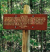 Panneau d'avertissement à l’entrée de la Hundred-Mile Wilderness.