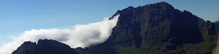 Panorama du piton des Neiges depuis le Maïdo.