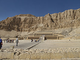 Hatsjepsoet se tempel, die fokuspunt van die kompleks by Deir el-Bahari.