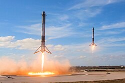 Samtidig landning av Falcon Heavys startraketer.