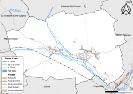 Carte en couleur présentant le réseau hydrographique de la commune