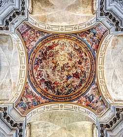 Coupole de la cathédrale Notre-Dame-de-l'Annonciation de Nancy. La fresque de Claude Jacquart illustre la gloire céleste. (définition réelle 2 628 × 2 920)